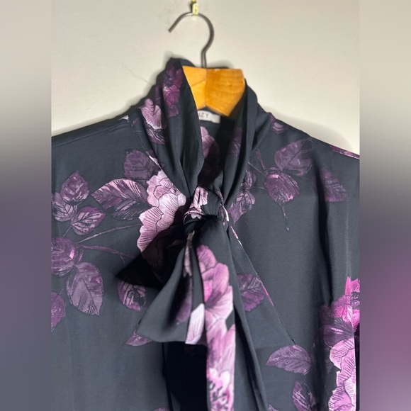 Bow tie blouse - Picture 2 of 13